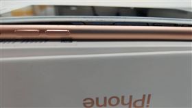 iPhone 8 plus 電池膨脹　aa22aaa提供