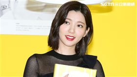 郭雪芙化身超模性感走秀，展現女性自信風格態度。（記者邱榮吉/攝影）