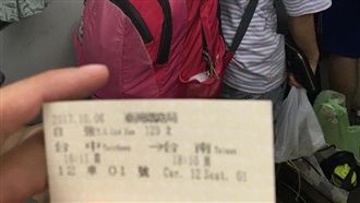 返鄉搶到自強號座位票　上車竟沒椅子