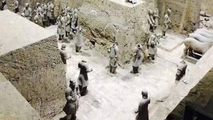遊客手機掉兵馬俑坑…一秒變千年古物