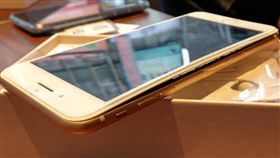 葉立斌攝　iPhone 8 plus 膨脹　充電　爆炸　新莊區