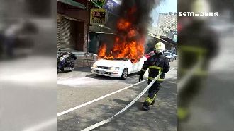 返鄉車才停好…儀表板突冒煙燒成廢鐵