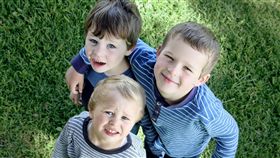 兄弟姊妹,小孩,孩童,男童,老大,老二,老么,么子(圖/pixabay)