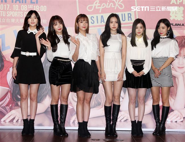 韓國女子音樂組合0Apink成員，左起吳夏榮，鄭恩地，尹普美，孫娜恩，朴初瓏，金南珠榮，8日亞洲巡演台北站將於台大體育館登場。（記者邱榮吉/攝影）