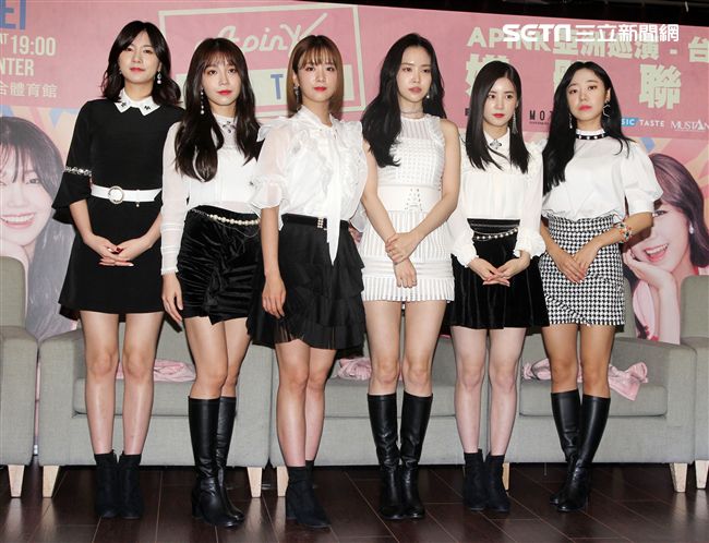 韓國女子音樂組合0Apink成員，左起吳夏榮，鄭恩地，尹普美，孫娜恩，朴初瓏，金南珠榮，8日亞洲巡演台北站將於台大體育館登場。（記者邱榮吉/攝影）
