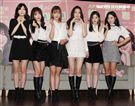 韓國女子音樂組合0Apink成員，左起吳夏榮，鄭恩地，尹普美，孫娜恩，朴初瓏，金南珠榮，8日亞洲巡演台北站將於台大體育館登場。（記者邱榮吉/攝影）