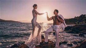 劉畊宏和妻子王婉霏結婚十周年，到土耳其拍婚紗照紀念。（翻攝自新浪娛樂）