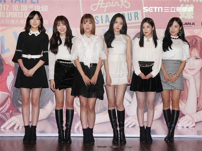 韓國女子音樂組合0Apink成員，左起吳夏榮，鄭恩地，尹普美，孫娜恩，朴初瓏，金南珠榮，8日亞洲巡演台北站將於台大體育館登場。（記者邱榮吉/攝影）