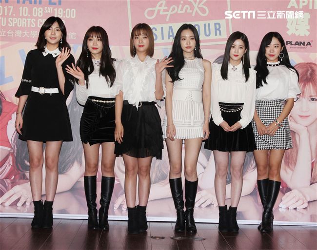韓國女子音樂組合0Apink成員，左起吳夏榮，鄭恩地，尹普美，孫娜恩，朴初瓏，金南珠榮，8日亞洲巡演台北站將於台大體育館登場。（記者邱榮吉/攝影）