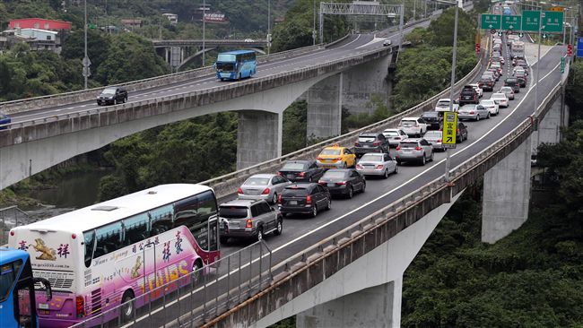 北返車潮湧！高公局估5地雷路段最塞