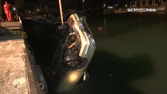連人帶車「慢速」墜海　加油站長身亡