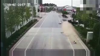 一家6口遭撞飛　倖存童目睹4死1傷