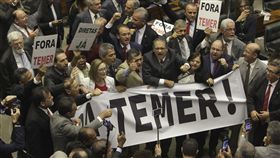 16:9
不滿當局貪腐！巴西3州仿效加泰隆尼亞　舉辦獨立公投
圖／美聯社／達志影像