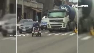 機車騎士一路逆向玩命？原來內有隱情