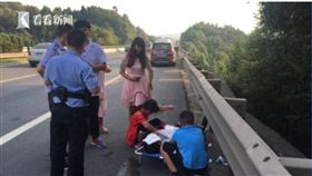 大陸,湖北,踩空,護欄,高速公路,小便,尿尿,死亡,失足,十一長假,黃金周／翻社自看看新聞