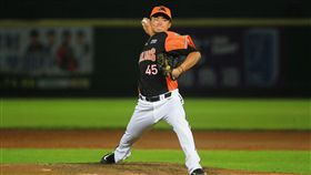 施子謙生涯初先發　主投4局表現亮眼中華職棒統一7-ELEVEn獅隊新秀投手施子謙（圖）13日職棒生涯初先發，對Lamigo桃猿隊投4局僅被敲出1支安打，表現亮眼。（統一獅隊提供）中央社記者謝靜雯傳真　106年9月13日