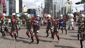 為國慶大典暖場！國軍娃娃快閃西門町