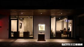 一人餐桌,table for ONE。（圖／記者簡佑庭攝）