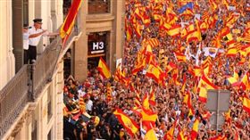 加泰隆尼亞（Catalunya）民眾反對獨立，支持西班牙統一(推特 https://twitter.com/search?q=Catalunya&src=typd)