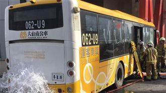 台南公車撞入商場　7人輕重傷急救中