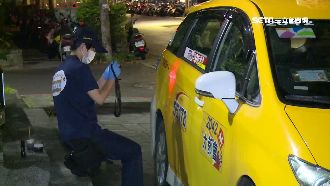 小黃載客遇劫　司機空手與歹徒搏鬥