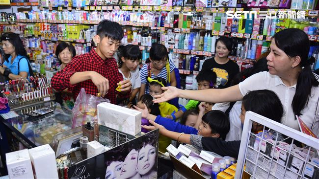 搞怪玩創意！萬聖節「裝鬼」必去這