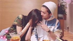 鹿晗,關曉彤/翻攝自微博