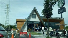 白目車主燒胎　全台最美星巴克禁停車拍照
爆料公社臉書