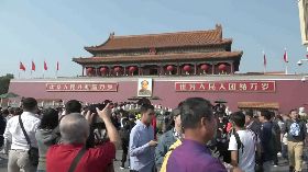中共19大前夕 天安門城樓人潮如梭