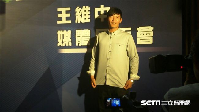 王維中返台不追卡通　要留赴美時才看