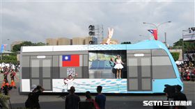 新北國慶花車行武者號藏國旗 新北市府提供