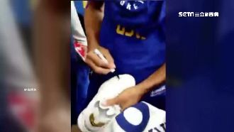 拿山寨鞋跟柯瑞要簽名　陸球迷被譙爆