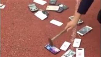 為學生好？學校沒收手機「砸毀泡水」