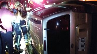 一家四口聚餐返家車禍　父亡妻小受傷