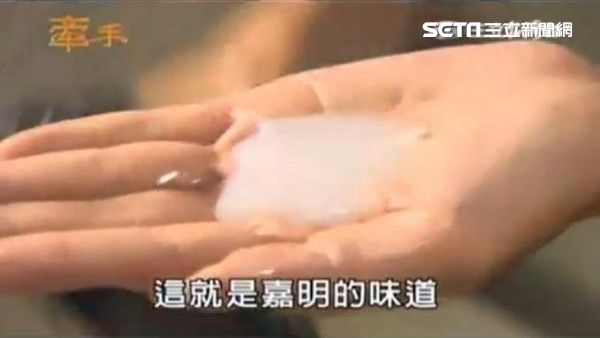 擠爆沐浴乳在地板　女友進門瞬間誤會