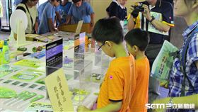 台南市衛生局今年度特製「偽真毒品反毒教育展示模型」至醫療院所及校園進行巡迴展示。（圖／台南市衛生局提供）