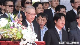 國慶 唱國歌
行政院長賴清德、台北市長柯文哲、國民黨主席吳敦義
圖／林敬旻攝影