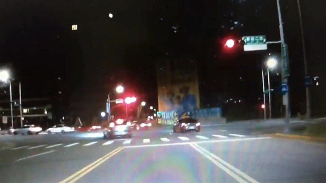 噪音怪物群聚新市鎮　見警心虛闖紅燈