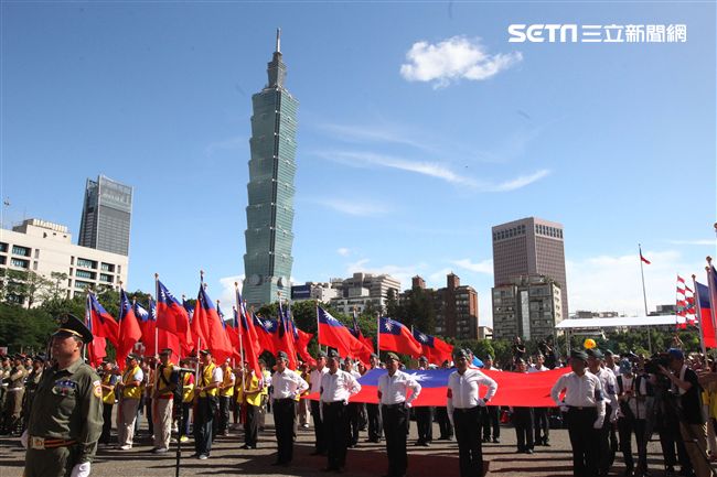 「愛國旗愛國家」國慶大會在國父紀念館登場。（記者邱榮吉/攝影）