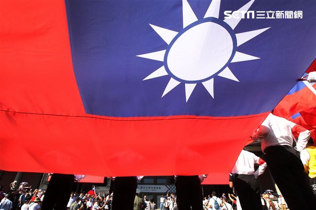 「愛國旗愛國家」國慶大會在國父紀念館登場。（記者邱榮吉/攝影）