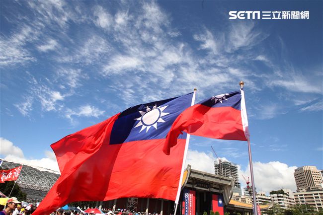 「愛國旗愛國家」國慶大會在國父紀念館登場。（記者邱榮吉/攝影）