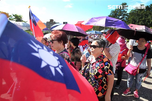 「愛國旗愛國家」國慶大會在國父紀念館登場。（記者邱榮吉/攝影）
