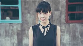 原子邦妮每一則音樂影像作品、以在網路上掀起熱烈討論。（圖／滾石唱片）