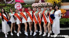 農委會使用大量的國產盆栽及鮮花，精心設計出3大主題花車喜迎國慶，其中鮮享在地 安心幸福 花車（圖／農委會提供）