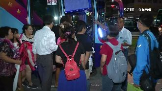 台東湧十萬人！台11塞成大型停車場