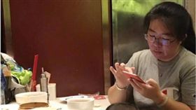 公德心,中國,大陸,北京,餐廳,尿,小孩,餐碗,豐台　圖／翻攝自微博