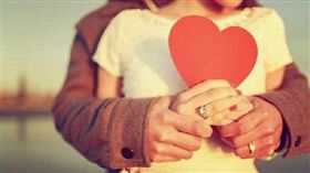 談戀愛、情侶、交往、情人、戀人／達志影像／美聯社
