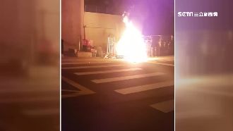 深夜大火險燒3車　車主懸賞十萬揪兇