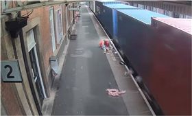 嬰兒車,英國,火車,月台,車站,Nuneaton,英國鐵路安全標準委員會,Rail Safety and Standards Board　圖／翻攝自YouTube