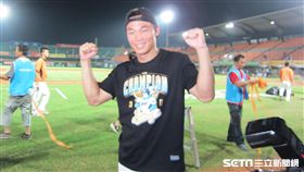 ▲Lamigo強打王柏融奪下打擊4冠王。（圖／記者蕭保祥攝）